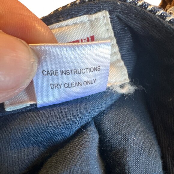 The Levi’s Denim Striped Newsboy Cap is a vintage style hat made from 100% cotto - Picture 12 of 15